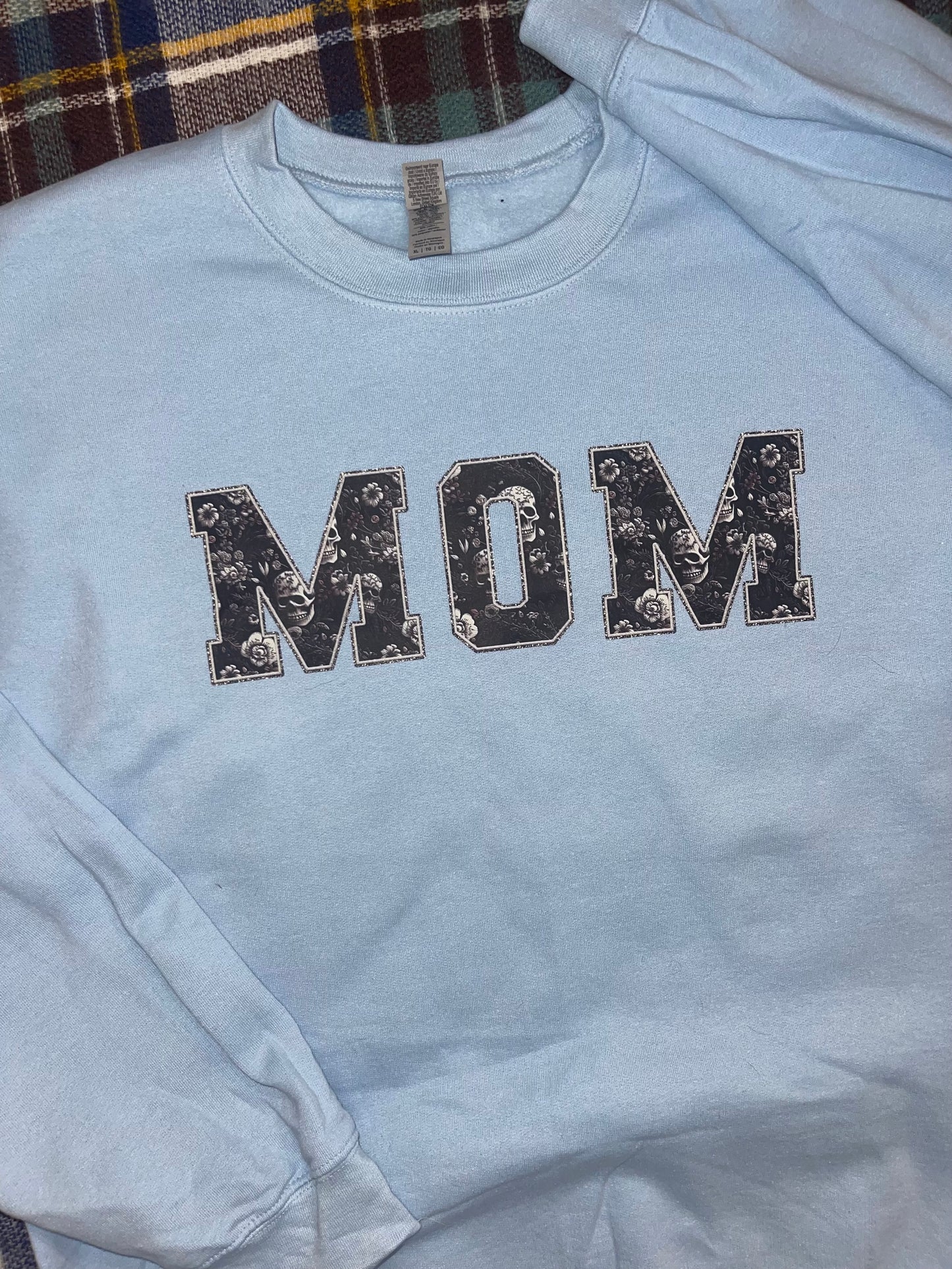 Skull Mom with Glitter Outline